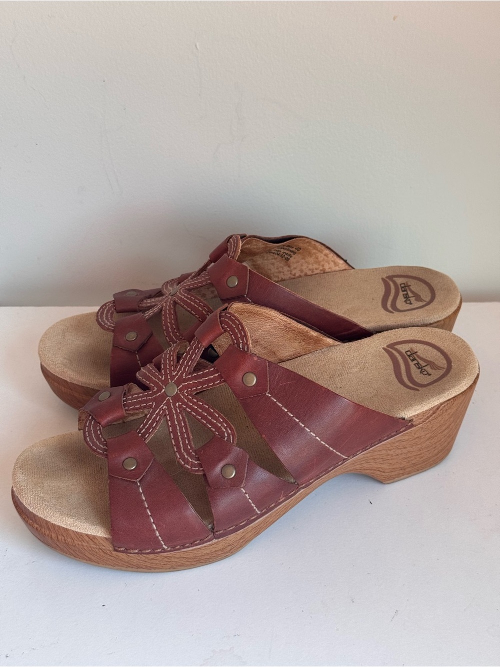 Dansko Serena Floral Cutout Brown Leather Comfort Wedge Sandals Chunky Boho 9.5